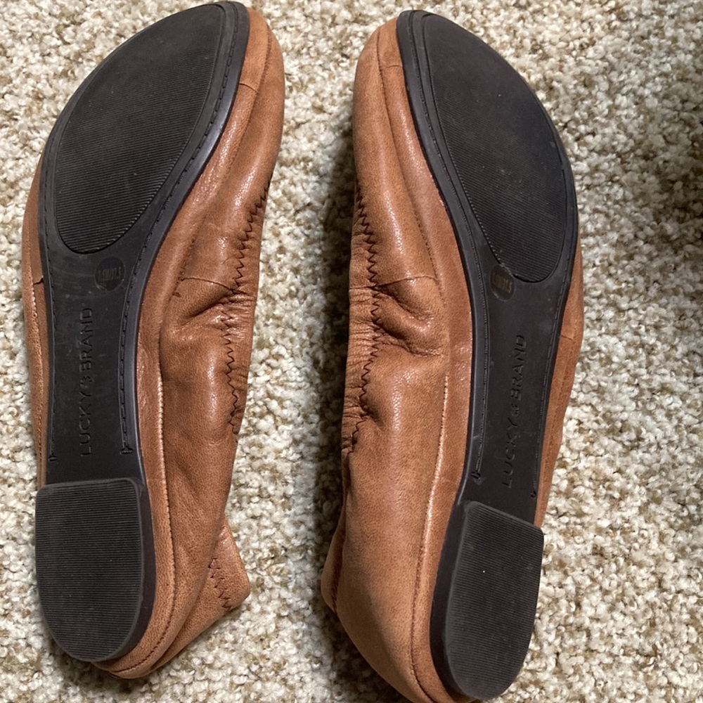 Brown flats - Picture 2 of 5